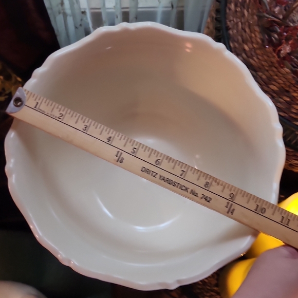 VINTAGE ISABELLA BY JC PENNEY HOME COLLECTION SALAD SERVING BOWL-IVORY-10 X 10 - Picture 5 of 6